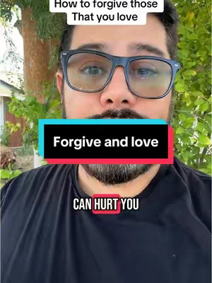 A medium shot shows a man with glasses and a beard, framed against a green background. The man wears a black t-shirt, and overlaid text boxes provide context.