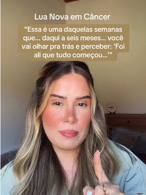 The cover image shows a woman with long blonde hair looking at the camera with a light green background. The woman is pointing her right index finger up, making a point. Overlayed, there are multiple lines of white text. The text says 'Lua Nova em Câncer' and a quote about looking back in six months.