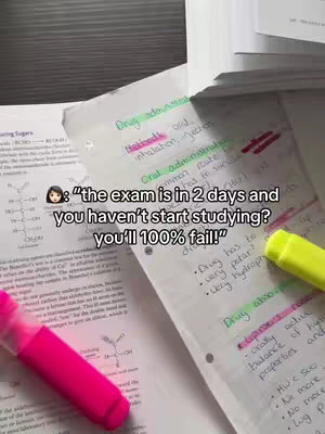 The image displays a close-up of study notes with highlighted text and handwritten annotations. A pink highlighter and a yellow highlighter are visible. The notes are on paper and a text overlay with a cartoon character is displayed.