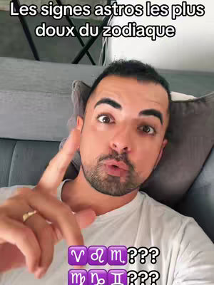 A man with dark hair and a beard points his index finger at the viewer with an opened mouth, as if talking. Above his head is the text "Les signes astros les plus doux du zodiaque", and astrology symbols are at the bottom
