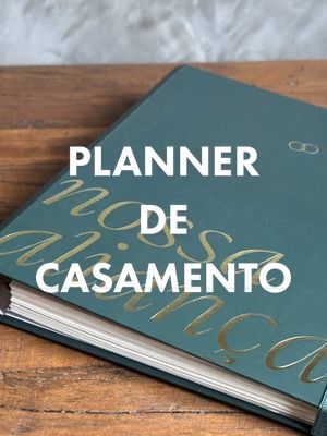 The cover image features a closed teal planner with gold lettering on a wooden surface. The text overlayed on the planner reads 'PLANNER, DE, CASAMENTO' in white font.