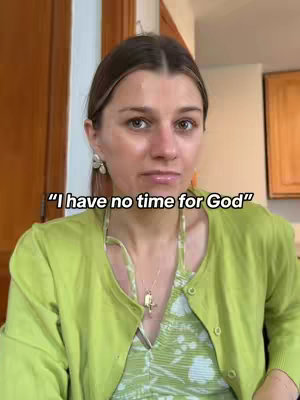 A woman with brown hair and light skin is centered in the frame. She wears a light green cardigan over a patterned top. The overlay text appears on her chest.