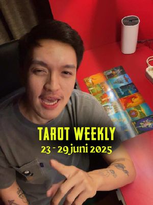 The cover image is a selfie-style shot featuring a young man. The background includes a red surface, a white cylindrical object, and a stack of colorful tarot card decks. The man is looking towards the camera with a slight smile. Overlaid text in the image reads "TAROT WEEKLY" followed by the date "23 - 29 juni 2025".
