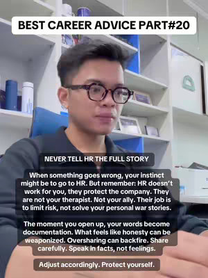 A man with glasses is speaking in front of a background that appears to be an office or a home office setting. There is text overlaid on the image, giving advice or tips.