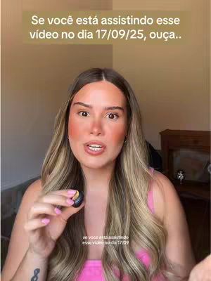 The cover image features a woman with long blonde hair, wearing a pink top, holding a small makeup container. The background is a plain wall. Text overlayed on the image says "Se você está assistindo esse vídeo no dia 17/09/25, ouça.."