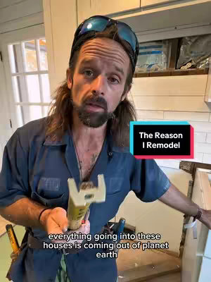 A man with a beard and long hair, wearing a blue work shirt and sunglasses on his head, stands in a room with exposed framing. A text overlay indicates the video's theme.