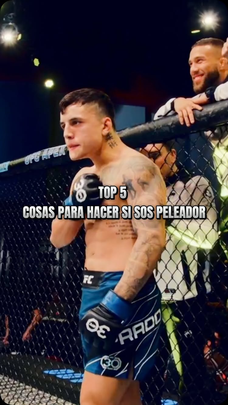 The cover image features a close-up shot of a male fighter in a fighting arena. The fighter is shown from the chest up, wearing boxing gloves and shorts with his arms at his sides. Above, text that reads "Top 5 cosas para hacer si sos peleador" is added as a hook. Other people can be seen in the background behind the fighter in the arena.
