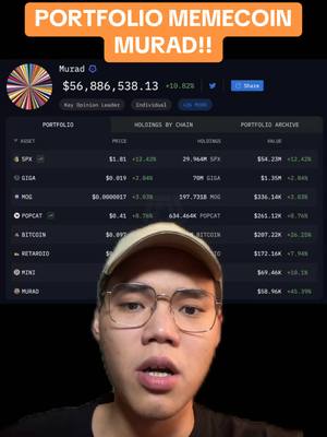 A man with glasses and a beige cap is looking directly at the camera. Behind him, a screen displays a financial portfolio with a pie chart. The top of the screen features text in an orange banner.