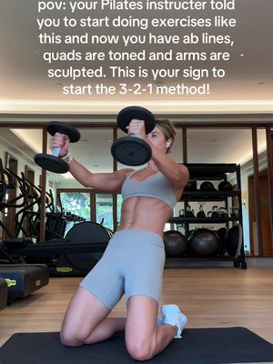 A woman in workout attire kneels on a mat in a gym, holding dumbbells. The background shows gym equipment and wooden accents, with overlay text describing the benefits of a pilates method.