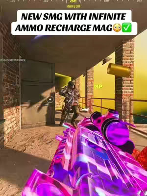 The image shows a first-person perspective from a player in a Call of Duty: Warzone game. The player is holding a gun that is visible in the foreground. In the background, there is another player and the setting seems to be in a building with green and brown colors. Text overlay at the top highlights the key features of the weapon. The overall composition is dynamic, suggesting action.