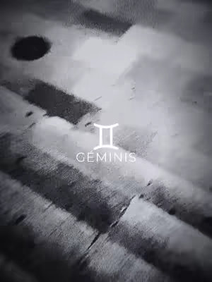 Monochrome image featuring an abstract pattern with the Gemini symbol, and the word "GÉMINIS". The background is made of lines and shapes that look like a brush stroke.