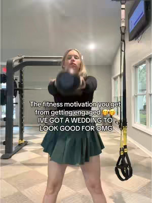 A woman in athletic attire is in a gym setting, lifting a weight overhead. Text is overlayed on the image.