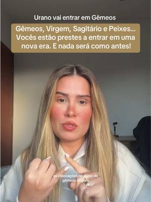 The cover image features a woman with long blonde hair, looking directly at the camera. She's wearing a white top and appears to be inside. A text overlay at the top announces 'Urano vai entrar em Gêmeos.' There is another text box below with a message to Geminis, Virgos, Sagittarius, and Pisces.