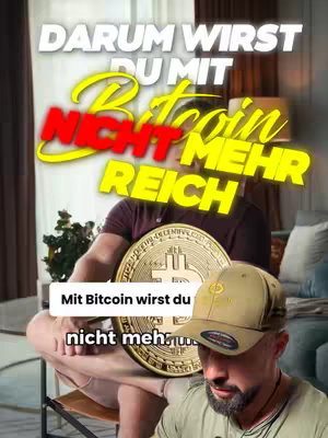 The image features a man holding a large Bitcoin coin, with the title text 'DARUM WIRST DU MIT Bitcoin NICHT MEHR REICH' overlayed in a stylized, yellow and red font. A smaller text box at the bottom reads, 'Mit Bitcoin wirst du nicht meh...'. The man is wearing a baseball cap and a maroon shirt, positioned indoors with a blurred background suggestive of a living room setting.