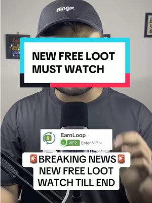 A man in a gray shirt and a black cap is positioned in front of a neutral background, with two text overlays, one on top and one on the bottom of the image. The top overlay has a color gradient with light blue and pink tones, and a white background. The bottom overlay has text with a white background and two emojis on either side.