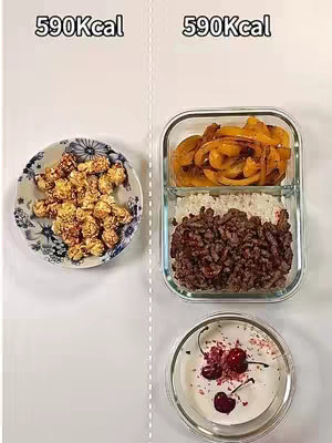 An overhead shot features a divided background. On the left, a plate of caramel popcorn is positioned, while the right side showcases a glass container with three compartments: one filled with sauteed onions, another with rice, and a third with a meat dish. Below the container is a small glass bowl with a cream-like base, topped with cherries. Text overlays at the top indicate "590 Kcal" on both the left and right sides.