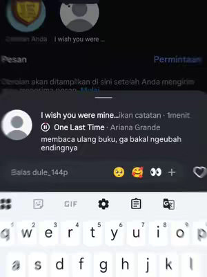 The image shows a screenshot of a messaging app on a smartphone, with a chat window and a keyboard.
