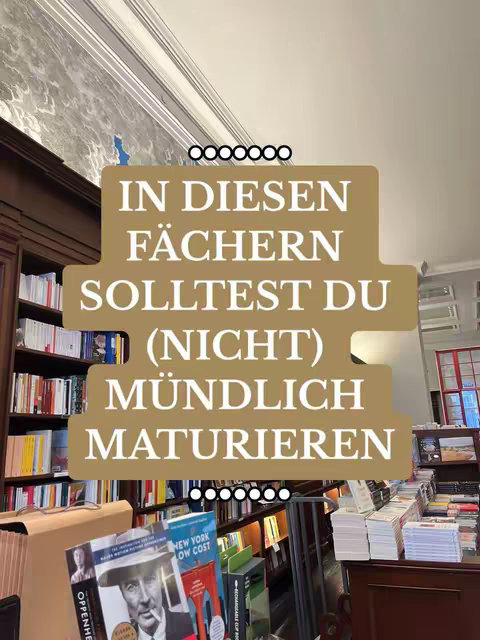 A cover image of a bookstore interior. In the foreground, a text overlay in a brown rounded rectangle states, 'IN DIESEN FÄCHERN SOLLTEST DU (NICHT) MÜNDLICH MATURIEREN'. Bookshelves filled with books are behind it with covers of books in view, and an open box in the left foreground has two books on display.