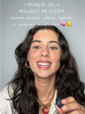 A woman is smiling at the camera, with text overlayed in the top-left corner. The text is in white and reads "CONJUNÇÃO SOL E MERCÚRIO EM VIRGEM clareza mental, cabeça agitada e conversas importantes 13/09."