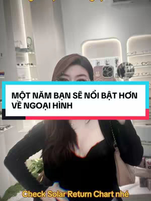 The cover image shows a young woman in an optical shop setting. She is positioned slightly from the bottom and centered in the frame. She wears a black top and a matching black strap bag. Overlaid on the image is a text box in cyan and red containing the phrase 'MỘT NĂM BẠN SẼ NỔI BẬT HƠN VỀ NGOẠI HÌNH'. The overall composition is well-lit and clean.