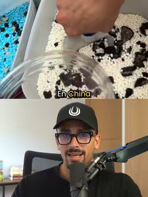 The cover image is divided into two sections. The top half shows a close-up of a person's hand pouring a liquid from a clear container into a bowl of round, white items with dark-colored chunks, likely an ice cream mixture. The text 'En China' is overlaid in a yellow box at the bottom. The bottom half features a man with a beard, glasses, and a black cap with a white logo, seated and speaking into a microphone.