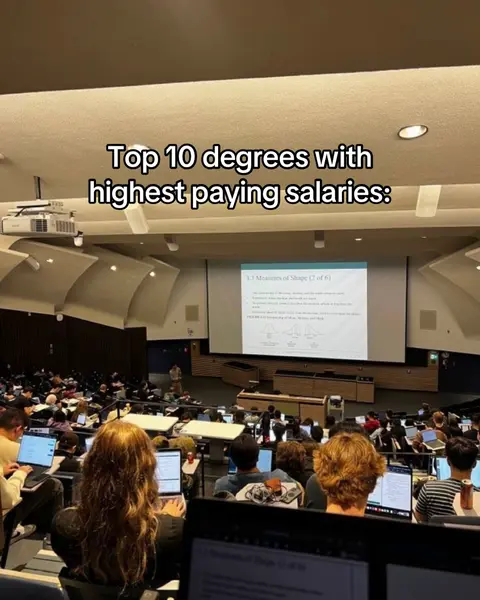 The cover image shows a lecture hall filled with students. A large screen displays a presentation. A text overlay at the top states the video's topic.