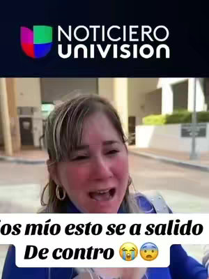 The image shows a woman with a distressed expression, seemingly crying. Above her is the logo of 'Noticiero Univision'. Below her is text in Spanish.