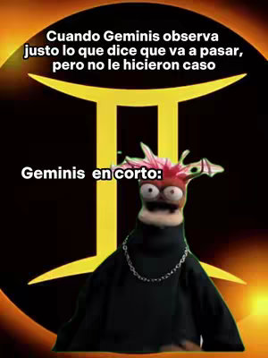 The image is a meme-style graphic with a black and gold background featuring a stylized Gemini symbol. A quirky animated character, resembling a creature with a bulbous head and expressive eyes, is centrally positioned; it wears a black turtleneck and a silver chain. Text is overlaid in a sans-serif font: "Cuando Geminis observa justo lo que dice que va a pasar, pero no le hicieron caso" (When Geminis observes exactly what will happen, but they did not listen) and "Geminis en corto:" (Geminis in short:). The overall layout is designed to be humorous and relate to astrology.