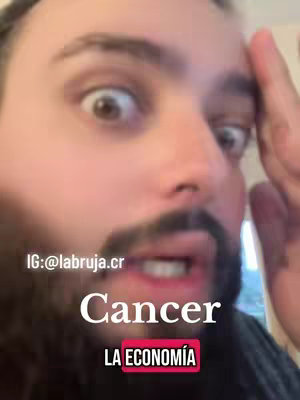 A close-up shot features a man with wide eyes and a surprised expression, likely used for a reaction. Text overlays indicate a zodiac sign ('Cancer') and the concept of 'LA ECONOMÍA' (the economy).