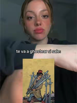A woman with light skin and brown hair, posed in front of a muted background, is holding a tarot card with the Seven of Swords drawn. The text overlay says 'te va a ghostear si sale:'.