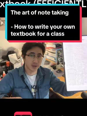 A man with glasses is in front of a screen, likely a computer screen or a digital tablet, holding the screen. The background has bookshelves and books. The upper part of the image has three lines of text that serve as the video hook.