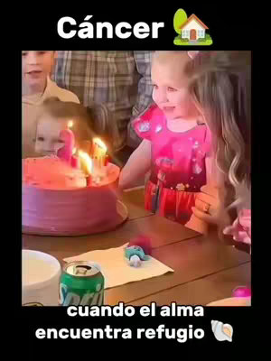 The cover image features a young girl smiling at a pink birthday cake with lit candles. Other individuals are visible in the background, suggesting a birthday celebration. In the bottom text overlay it says "cuando el alma encuentra refugio" which translates to "when the soul finds refuge".