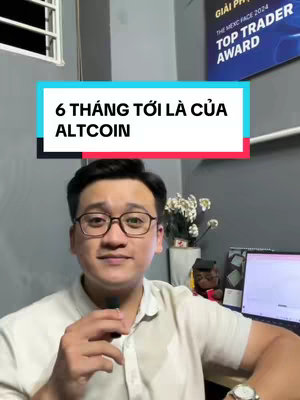 The cover image features a man in front of a camera, likely recording a video. He is wearing glasses and a white shirt. Behind him is a wall with text overlays, including a title in Vietnamese. There is a computer on the desk.