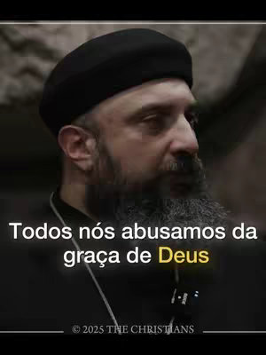 The image shows a medium shot of a man with a beard and a black hat, looking slightly off-center. Text overlays that reads "Todos nós abusamos da graça de Deus" in white text against a blurred background, and the words "Deus" in yellow. A copyright notice is visible at the bottom. The image has a somber, religious tone.