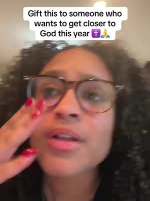 A selfie-style video where a person, wearing glasses and with dark curly hair, is speaking towards the camera. Text overlay appears at the image top.