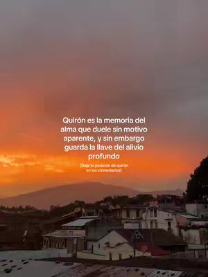 The image displays a warm sunset over a cityscape. Overlayed on the view, are the words:  Quirón es la memoria del alma que duele sin motivo aparente, y sin embargo guarda la llave del alivio profundo, with a call to action to leave your Chiron position in the comments.