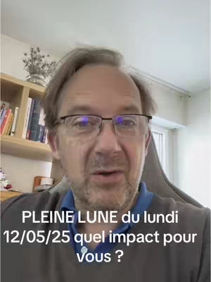 A middle-aged man with glasses is centered in the frame, speaking directly to the camera against a blurred background. Overlayed text at the bottom displays 'PLEINE LUNE du lundi 12/05/25 quel impact pour vous ?' highlighting the video's astrological theme.