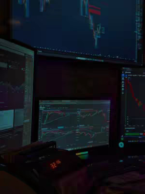 The cover image features a dimly lit room with multiple computer screens displaying financial charts and data. A digital clock showing the time '32:06' is visible in the foreground. The overall composition suggests a trading or financial analysis setup.