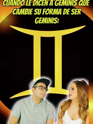 The image shows a meme, consisting of the Gemini zodiac symbol and two people on the lower half. The text at the top says, "CUANDO LE DICEN A GEMINIS QUE CAMBIE SU FORMA DE SER GEMINIS:" The background behind the symbol is dark, with a ring of orange and yellow around it. The Gemini symbol is in yellow, and it takes up most of the vertical space of the image. Below it are two people: a man wearing glasses and a cap on the left, and a woman on the right. Both of them are looking towards each other in the middle. The image has a sticker-like effect around the subjects and text.