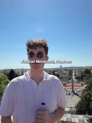 A man wearing sunglasses poses in front of a cityscape on a bright sunny day. Text "d'utiliser Metamask, Phantom" is overlaid above his face.
