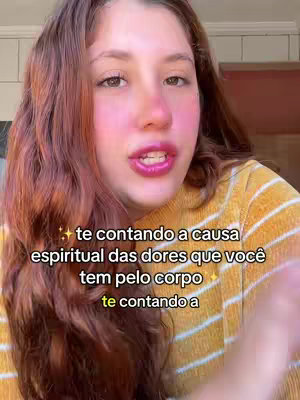The cover image features a close-up shot of a young woman. She has long, wavy auburn hair and is looking directly at the camera. She is wearing a yellow and white striped long-sleeved shirt. The background is blurred, partially showing what looks like a door. Overlayed on the image is text in Portuguese. The overall composition is focused on the woman's face, with a bright and engaging feel, potentially designed to draw viewers in.