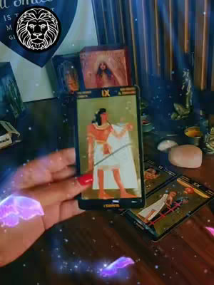 The cover image features a hand holding a tarot card with an illustration. Other cards are on the table, and a lion symbol is in the background.