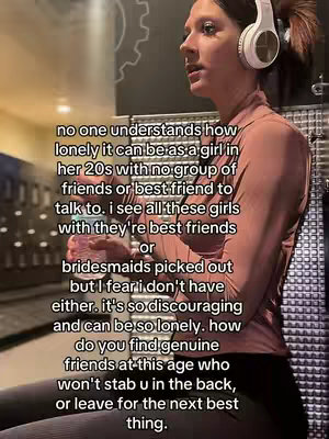 A woman with headphones is sitting and talking. Text overlays the image, and the background appears to be a gym.