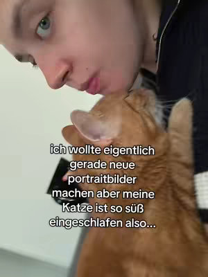 A close-up shot shows a person looking down at a cat, who is nestled against the person's face. Text in German is overlaid.