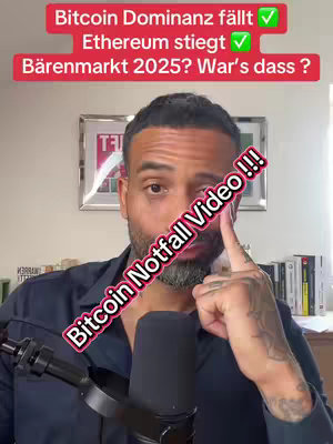 A man in a black shirt is standing in front of a microphone. The background has a framed picture and some blurred books. Text overlays in the image add to the context: Green check marks indicating 'Bitcoin Dominanz fällt' and 'Ethereum steigt,’ and a red box with the text 'Bärenmarkt 2025? War's dass ?' Furthermore, 'Bitcoin Notfall Video !!!' is written diagonally across the image. The image has a semi-formal yet direct style.