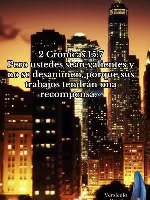 A vertically-oriented image featuring a nighttime cityscape with tall, lighted buildings and a color gradient that transitions from orange to black. Overlaid on the image is the Bible verse in Spanish.