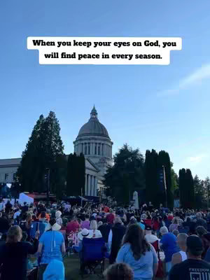 The image shows a large outdoor gathering with a capitol building in the background under a blue sky. Text overlays are present.