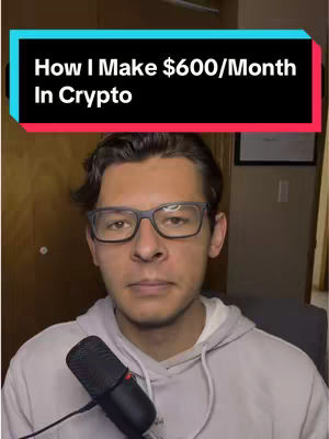 A man with glasses and light clothing in front of a microphone, with text overlay.