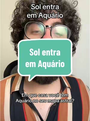 A medium shot features a man's face, seen from the chest up. He looks towards the camera, his face partially obscured by eyeglasses. Above him, text reads 'Sol entra em Aquário'. A speech bubble shape with text stating 'Sol entra em Aquário' is centrally placed. Below, more text asks, 'Em que casa você tem Aquário no seu mapa astral?' The man is wearing a striped shirt.
