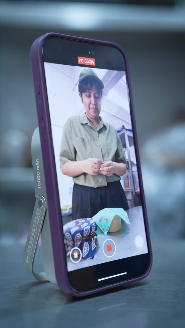 The cover image shows a smartphone displaying a video recording. The phone, encased in a purple case, is propped up by a silver stand, revealing a woman inside the phone frame, seemingly demonstrating a food preparation process. Additionally, the setup includes a power bank attached to the phone and some food ingredients are in the foreground.